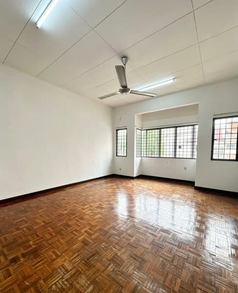 2-storey Terraced House for Sale in Taman Kelana Idaman (Ara Damansara) - Ryan Soo - Living Room - PropertyGuru.com.my