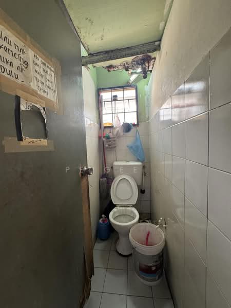 Apartment for Sale at Apartment Idaman - PeiGee . - Bathroom - PropertyGuru.com.my