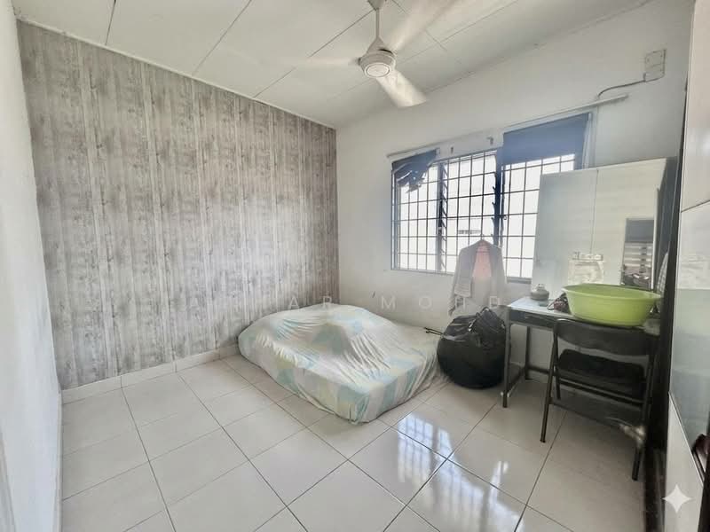 Apartment for Sale at Pangsapuri Seri Tanjung - Azhar Mohd - Bedroom - PropertyGuru.com.my