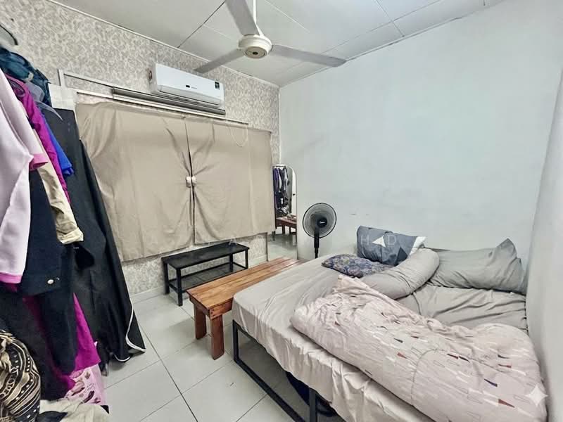 Apartment for Sale at Pangsapuri Seri Tanjung - Azhar Mohd - Bedroom - PropertyGuru.com.my