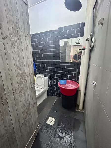 Apartment for Sale at Pangsapuri Seri Tanjung - Azhar Mohd - Bathroom - PropertyGuru.com.my
