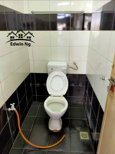 Gudang untuk Disewa di Kampung Baru Batu Maung (Batu Maung) - Edwin Ng - Bathroom - PropertyGuru.com.my