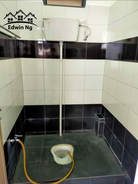 Gudang untuk Disewa di Kampung Baru Batu Maung (Batu Maung) - Edwin Ng - Bathroom - PropertyGuru.com.my