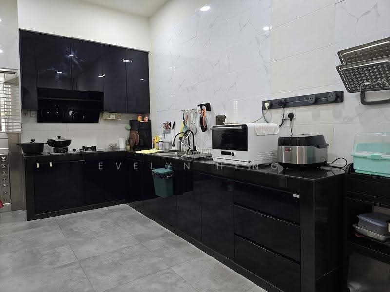 Semi-Detached House for Sale in Bandar Cemerlang (Ulu Tiram) - Evelyn Heng - Kitchen - PropertyGuru.com.my