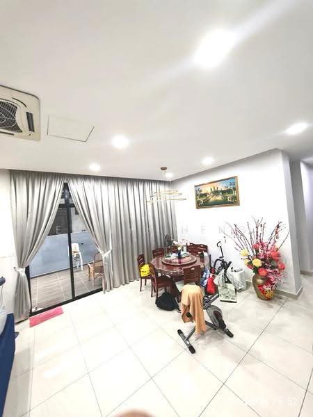 Semi-Detached House for Sale in Bandar Cemerlang (Ulu Tiram) - Evelyn Heng - Dining Room - PropertyGuru.com.my