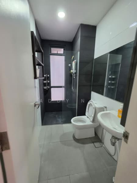 Servis Apartment untuk Disewa di Utropolis Suites 1 - Addy Ng - Bathroom - PropertyGuru.com.my