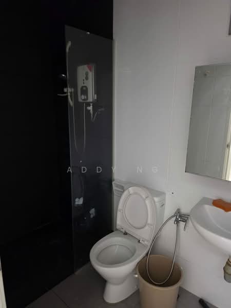 Servis Apartment untuk Disewa di Utropolis Suites 1 - Addy Ng - Bathroom - PropertyGuru.com.my