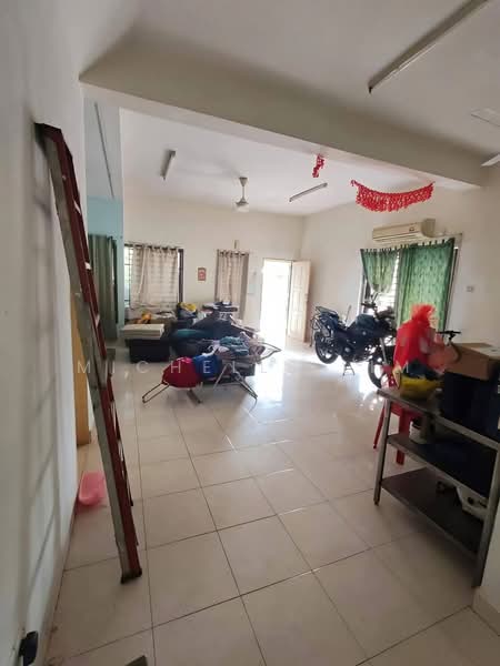 2-storey Terraced House for Sale in Taman Seri Austin (Tebrau) - Michelle Lim - Living Room - PropertyGuru.com.my