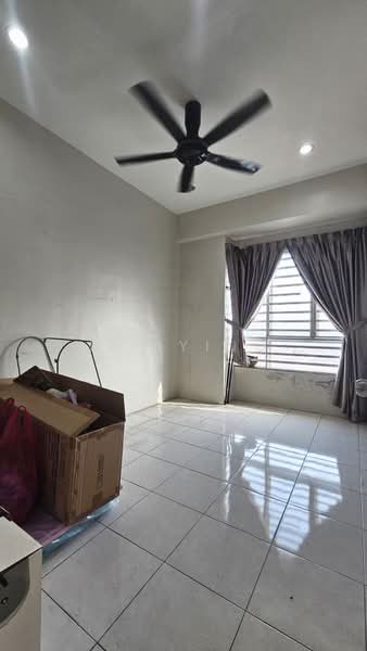 Kondominium untuk Dijual di Carissa Park Condominium - Jie Ying - Living Room - PropertyGuru.com.my