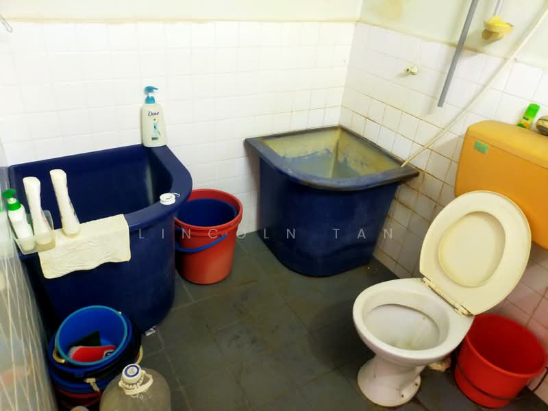 Flat for Sale at Happy Garden Flat - Lincoln Tan - Bathroom - PropertyGuru.com.my