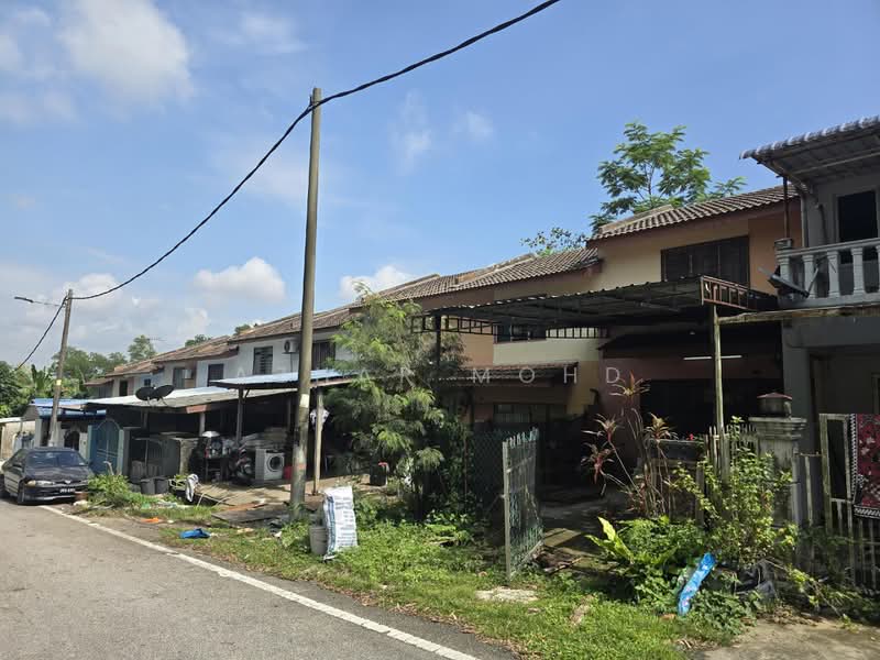 Rumah Teres 2 Tingkat untuk Dijual di Hospital Sungai Buloh (Sungai Buloh) - Azhar Mohd - Exterior - PropertyGuru.com.my