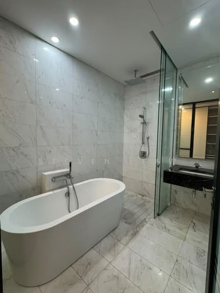 Servis Apartment untuk Disewa di Banyan Tree Signatures - Steven Leaw - Master Bathroom - PropertyGuru.com.my