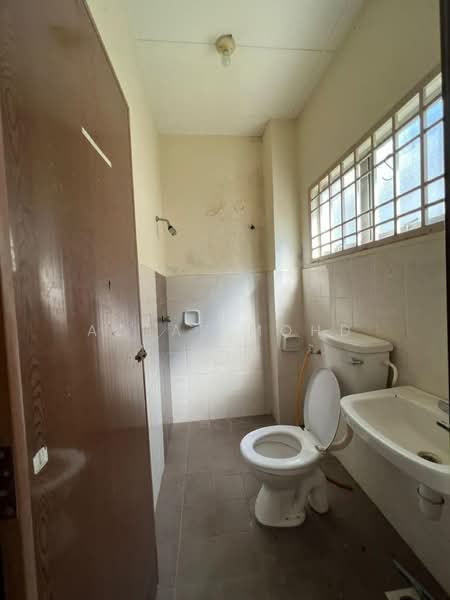 Rumah Teres 2 Tingkat untuk Dijual di Sungai Buloh (Selangor) - Azhar Mohd - Bathroom - PropertyGuru.com.my