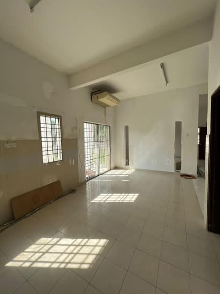 Rumah Teres 2 Tingkat untuk Dijual di Sungai Buloh (Selangor) - Azhar Mohd - Living Room - PropertyGuru.com.my