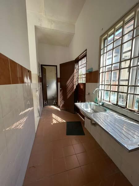 Rumah Teres 2 Tingkat untuk Dijual di Sungai Buloh (Selangor) - Azhar Mohd - Kitchen - PropertyGuru.com.my