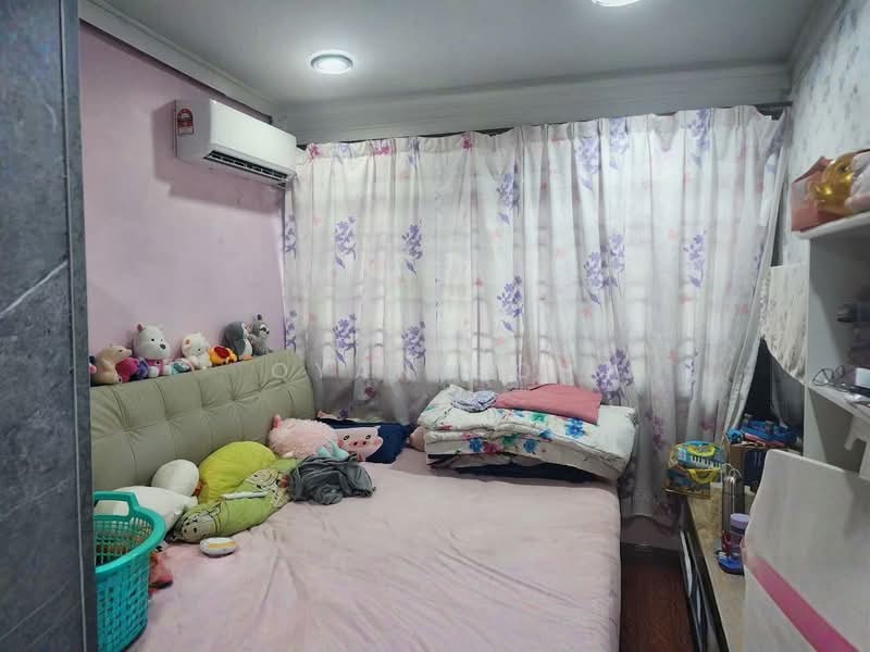 2-storey Terraced House for Sale in Island Glades (Jelutong) - Qyan Goh - Bedroom - PropertyGuru.com.my