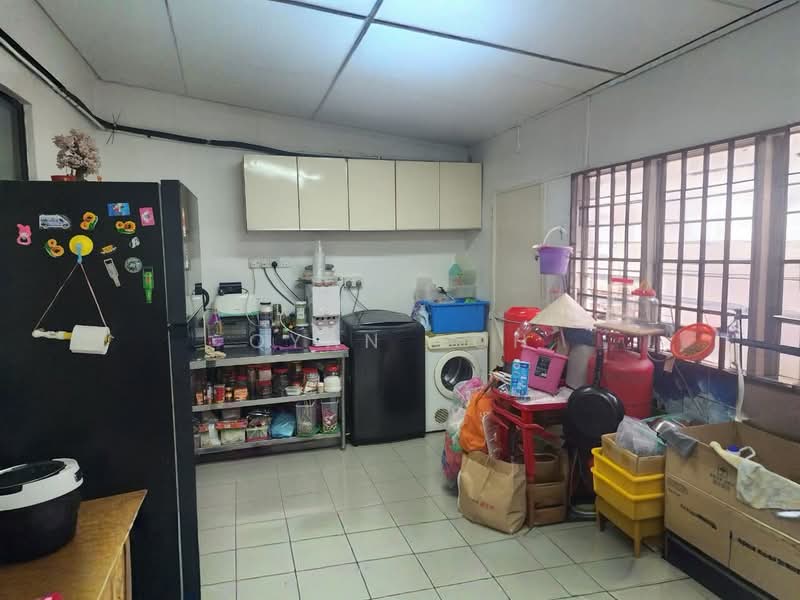 2-storey Terraced House for Sale in Island Glades (Jelutong) - Qyan Goh - Kitchen - PropertyGuru.com.my
