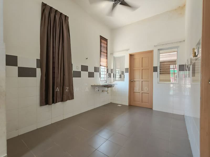 Terraced House for Sale in Sungai Buloh (Selangor) - Azhar Mohd - Kitchen - PropertyGuru.com.my