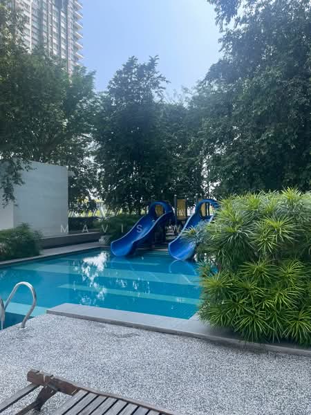 Servis Apartment untuk Disewa di Savanna Executive Suite @ Southville City - Mavis Wong - Pool - PropertyGuru.com.my