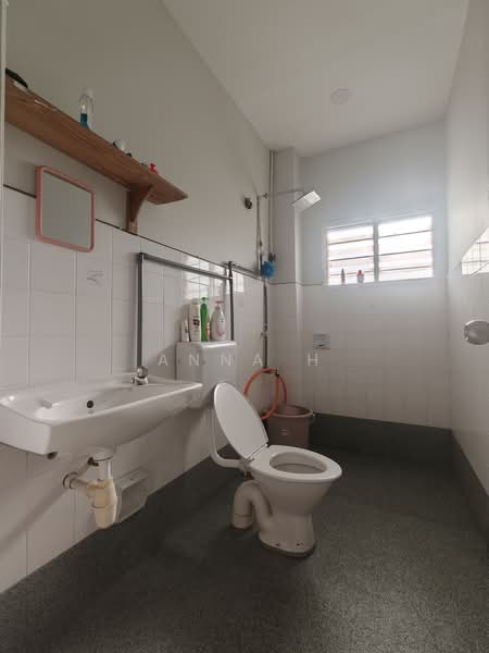 Rumah Teres 2 Tingkat untuk Dijual di Taman Bukit Belimbing (Balakong) - Anna H - Bathroom - PropertyGuru.com.my