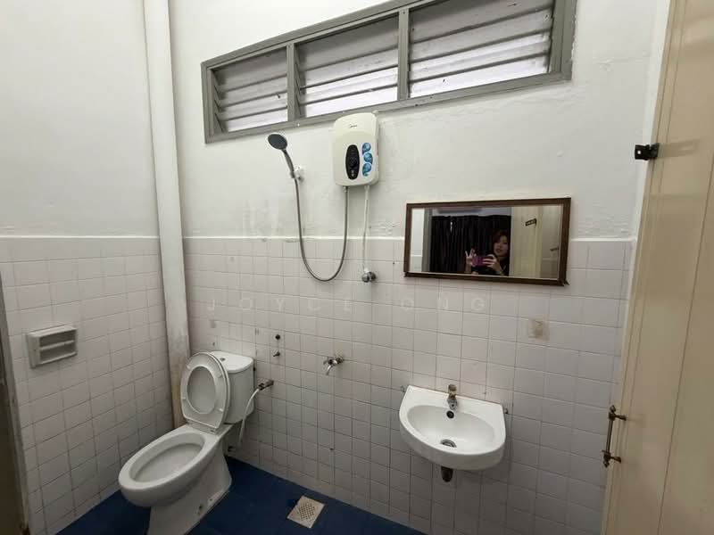 Rumah Teres 1 Tingkat untuk Disewa di Taman Pelangi (Johor Bahru) - Joyce Ong - Bathroom - PropertyGuru.com.my