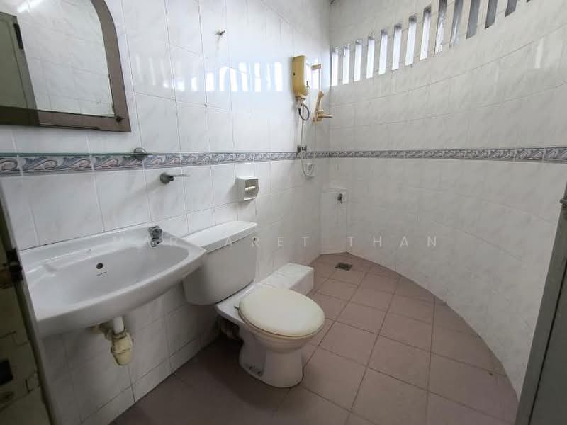 2-storey Terraced House for Sale in Damansara Jaya (Petaling Jaya) - Margaret Than - Bathroom - PropertyGuru.com.my