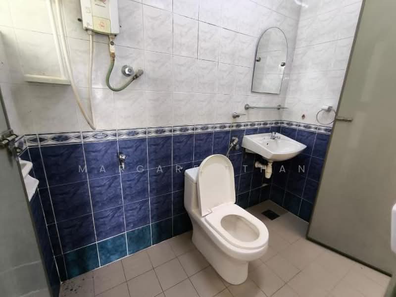 2-storey Terraced House for Sale in Damansara Jaya (Petaling Jaya) - Margaret Than - Bathroom - PropertyGuru.com.my