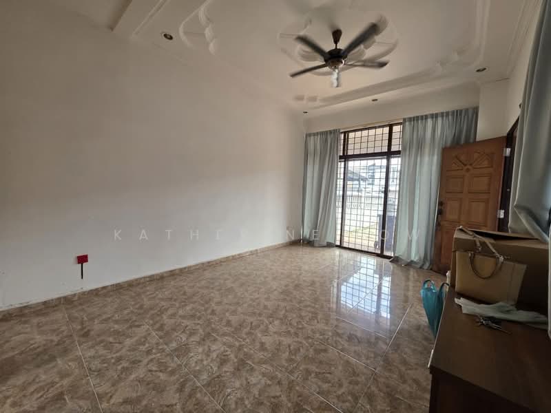 2-storey Terraced House for Sale in Taman Johor Jaya (Johor Bahru) - Katherine Low - Living Room - PropertyGuru.com.my