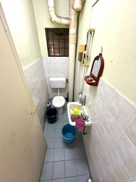 Pangsapuri untuk Dijual di Permai Apartment - Edwin Wong - Bathroom - PropertyGuru.com.my