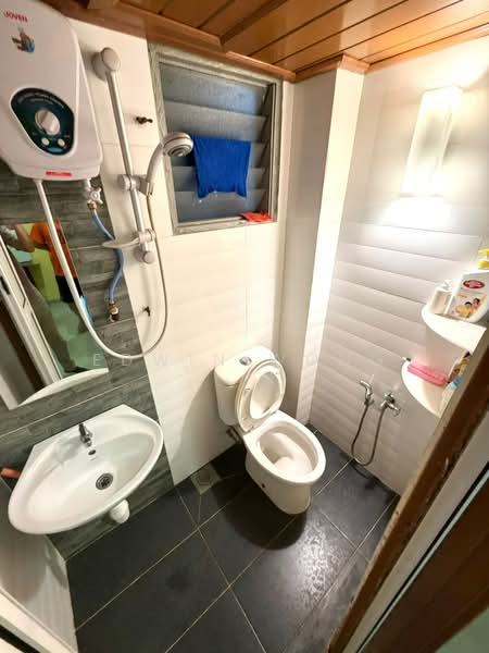 Pangsapuri untuk Dijual di Pangsapuri Mutiara Subang - Edwin Wong - Bathroom - PropertyGuru.com.my