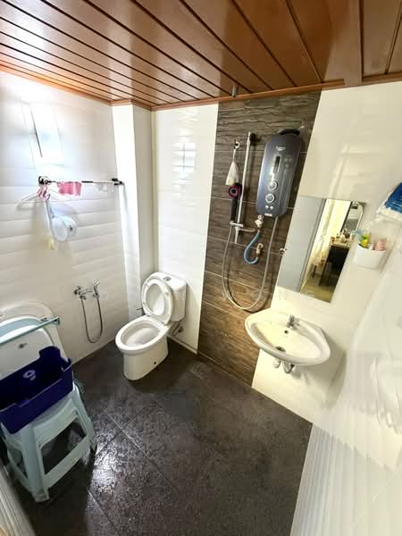 Pangsapuri untuk Dijual di Pangsapuri Mutiara Subang - Edwin Wong - Bathroom - PropertyGuru.com.my