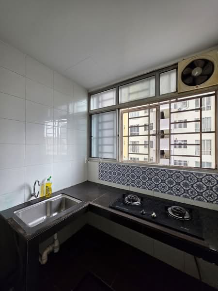 Condominium for Sale at Platinum Lake PV 20 - Yanny Siow - Kitchen - PropertyGuru.com.my