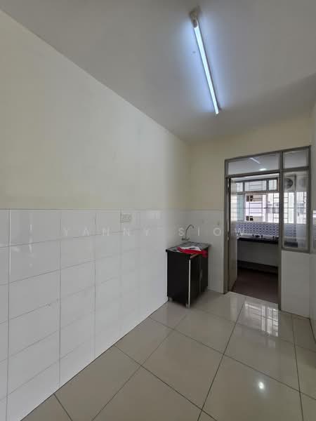 Condominium for Sale at Platinum Lake PV 20 - Yanny Siow - Kitchen - PropertyGuru.com.my