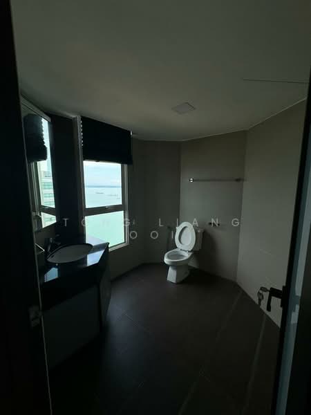Kondominium untuk Disewa di Gurney Beach Resort - Tong Liang Ooi - Bathroom - PropertyGuru.com.my