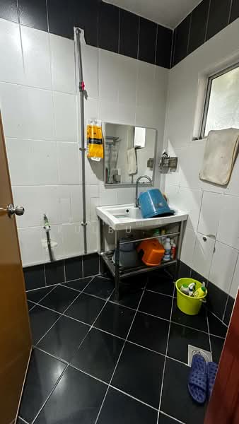 Bungalow for Sale in Kampung Sungai Plong (Sungai Buloh) - Zarema Kulbuzheva - Bathroom - PropertyGuru.com.my