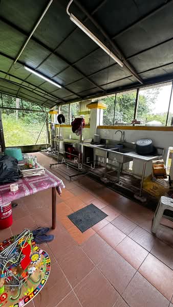 Bungalow for Sale in Kampung Sungai Plong (Sungai Buloh) - Zarema Kulbuzheva - Kitchen - PropertyGuru.com.my