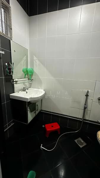Bungalow for Sale in Kampung Sungai Plong (Sungai Buloh) - Zarema Kulbuzheva - Bathroom - PropertyGuru.com.my