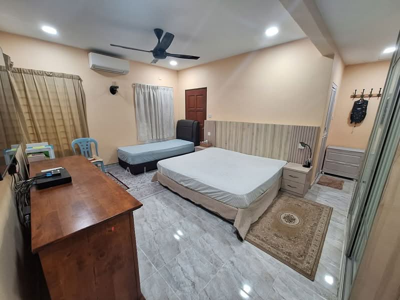 2-storey Terraced House for Sale in Ampang Jaya (Ampang) - Ali Idris - Bedroom - PropertyGuru.com.my