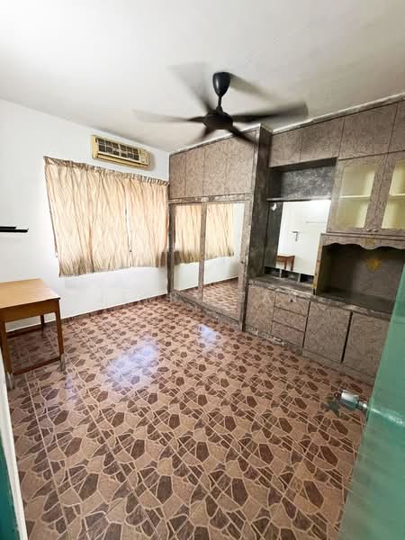 Rumah Flat untuk Disewa di Pangsapuri Pelangi - Jerry Tan - Bedroom - PropertyGuru.com.my
