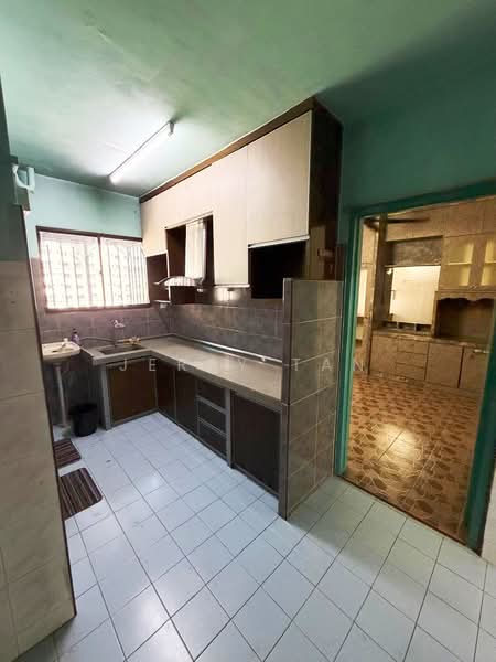 Rumah Flat untuk Disewa di Pangsapuri Pelangi - Jerry Tan - Kitchen - PropertyGuru.com.my
