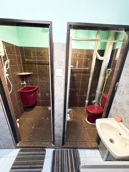 Rumah Flat untuk Disewa di Pangsapuri Pelangi - Jerry Tan - Bathroom - PropertyGuru.com.my