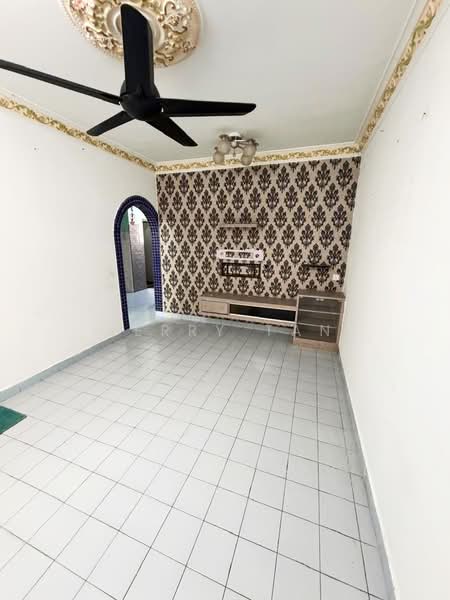 Rumah Flat untuk Disewa di Pangsapuri Pelangi - Jerry Tan - Living Room - PropertyGuru.com.my