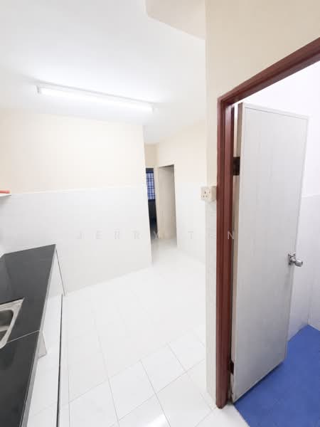 Apartment for Rent at Sri Ivori Apartment - Jerry Tan - Kitchen - PropertyGuru.com.my