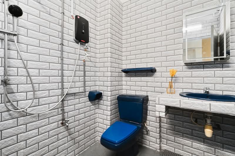 Rumah Teres 2 Tingkat untuk Disewa di Happy Garden (Kuchai Lama) - Jackie Chong - Bathroom - PropertyGuru.com.my