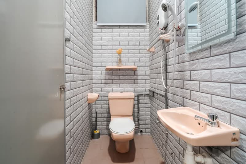 Rumah Teres 2 Tingkat untuk Disewa di Happy Garden (Kuchai Lama) - Jackie Chong - Bathroom - PropertyGuru.com.my