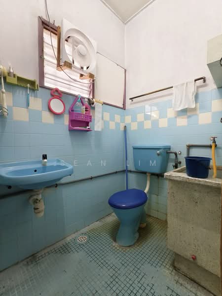 Rumah Teres 2 Tingkat untuk Dijual di Taman Kepong Indah (Kepong) - Sean Lim - Bathroom - PropertyGuru.com.my