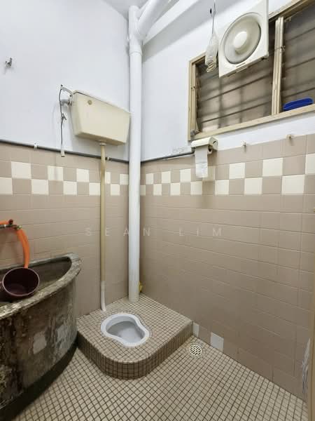 Rumah Teres 2 Tingkat untuk Dijual di Taman Kepong Indah (Kepong) - Sean Lim - Bathroom - PropertyGuru.com.my