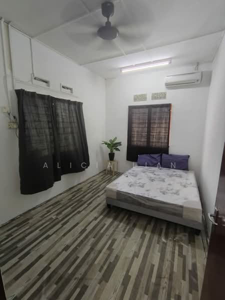 1-storey Terraced House for Rent in Taman Abad (Johor Bahru) - Alicia Lian - Bedroom - PropertyGuru.com.my