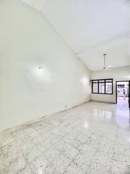 1-storey Terraced House for Rent in Taman Pelangi (Johor Bahru) - Shirley Lim - Living Room - PropertyGuru.com.my