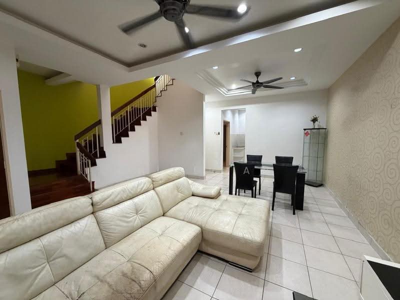 Rumah Teres 2-Tingkat untuk Disewa di Kota Kemuning (Shah Alam) - Chloe Tan - Living Room - PropertyGuru.com.my
